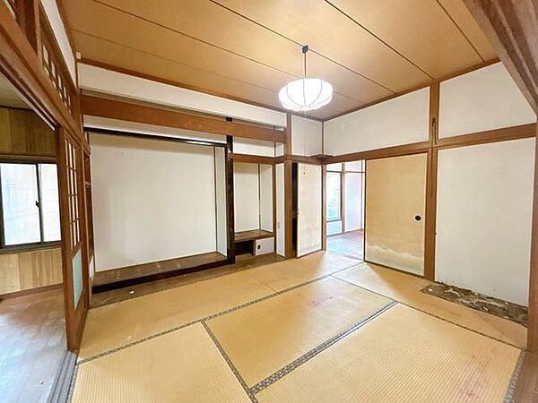 【リフォーム中】1階和室です。6帖の和室です。間取り変更でキッチンへ変更します。