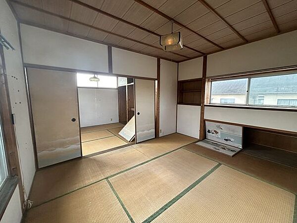 【リフォーム中】2階和室です。6帖と4.5帖のお部屋が続いています。