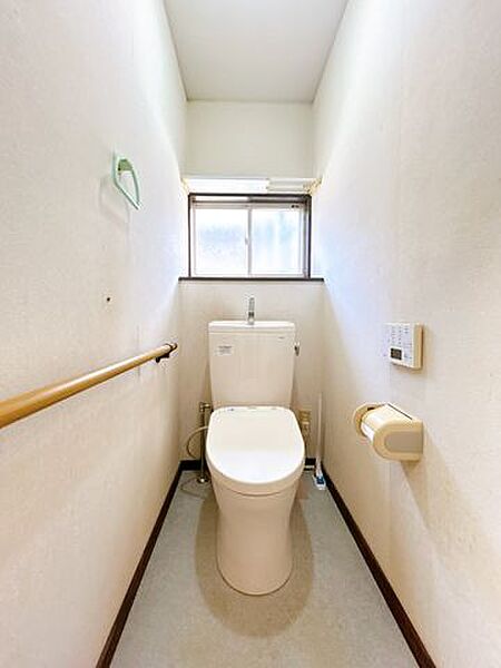 【期間限定現況販売】トイレ内部です。落ち着いた空間ですね。