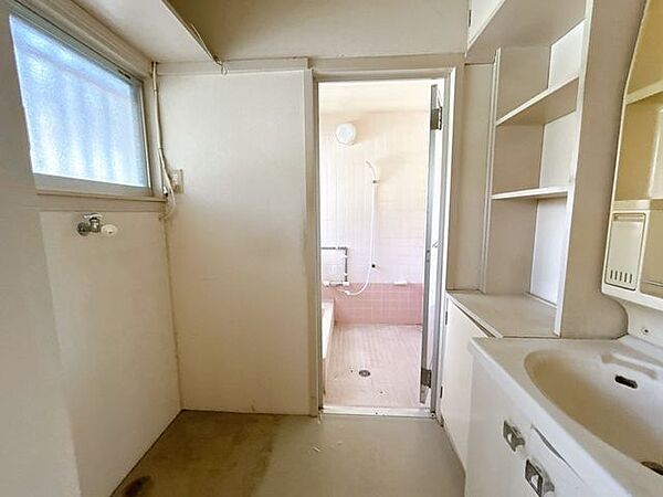 【内外装リフォーム予定】洗面室です。