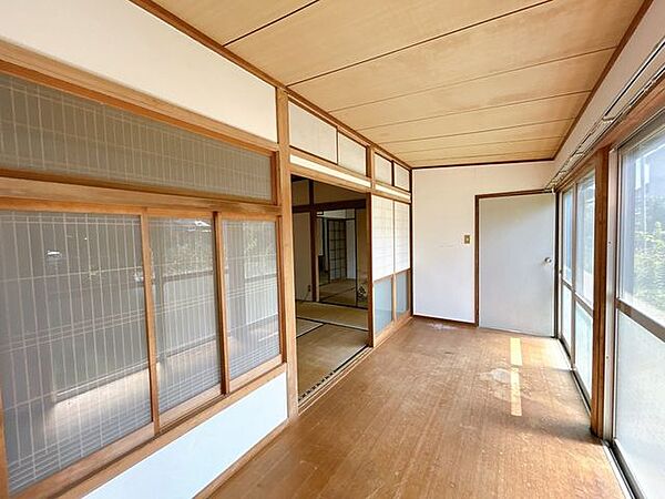 【内外装リフォーム予定】広縁です。夏の暑さを和らげてくれますね。