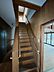 室内：【期間限定現況販売】階段です。