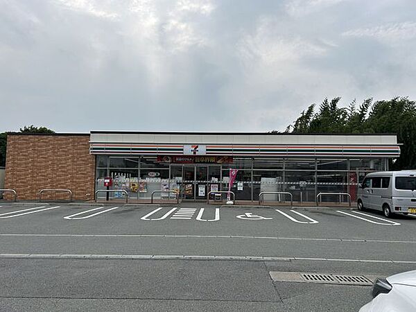 【周辺施設】セブンイレブン筑後和泉店様まで約600ｍです。コンビニエンスストアが近いと便利で嬉しいですね。