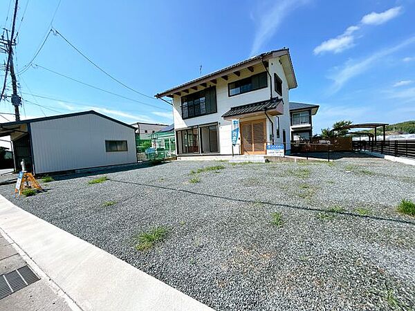 【リフォーム済】駐車場の拡張工事を行い、4台以上駐車可能になりました。