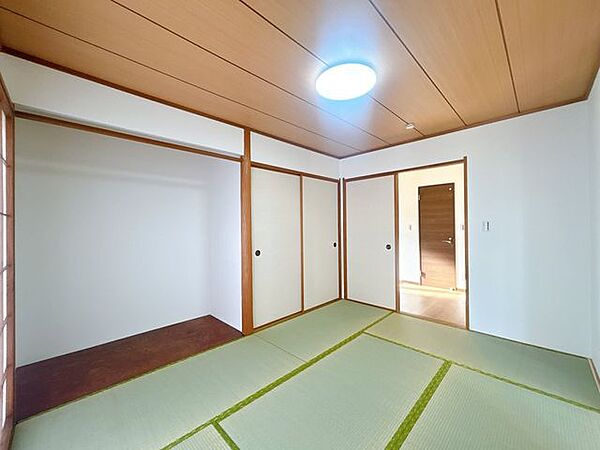 【リフォーム済】1階和室の写真です。