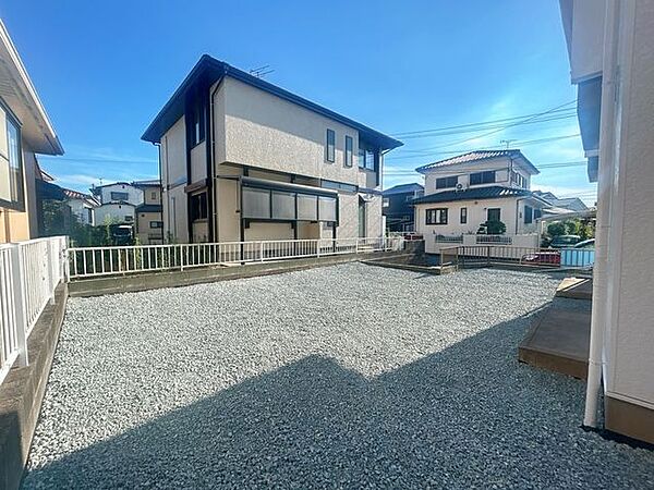 【リフォーム済】庭木の伐採を行い、防草シートを敷きました。
