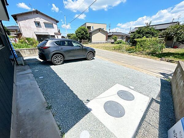 【リフォーム済】並列3台駐車可能になりました。ぜひ一度現地にてご確認ください。
