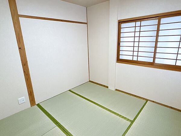 【リフォーム完了】1階北西側の4.5帖の和室です。畳の表替えなどを行いました。北側の窓から涼しげな風が入る、居心地のいい空間になりました。