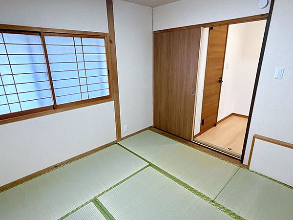 【リフォーム完了】1階北西側の和室は畳の表替えなどを行いました。北側なので、直射日光はあまり入らず、涼しげな和室です。