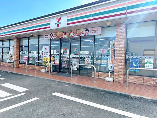 筑後北 セブンイレブン筑後高江店様まで約400ｍ（徒歩約5分）です。 2200m