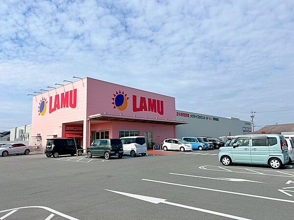 セブンイレブン筑後高江店 ラ・ムー西牟田店様まで約1.9ｋｍ（車で約5分）です。 400m