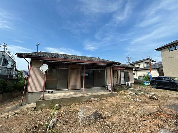 庭木を伐採してスッキリしました。