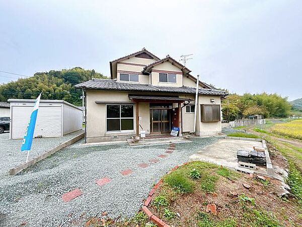 【リフォーム中】庭木の伐採を行い、スッキリした外回りに生まれ変わりました。ぜひ現地にてご確認ください。