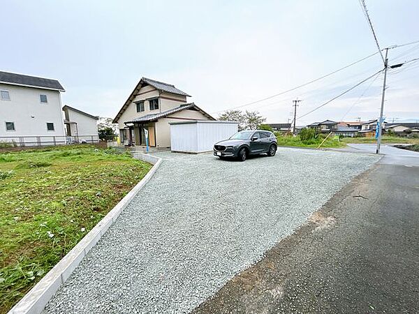 庭木の伐採を行い、スッキリした住宅に生まれ変わります。