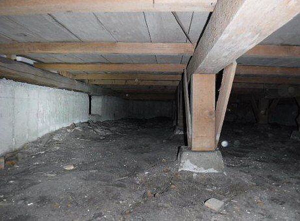 中古住宅の3大リスクである、雨漏り、主要構造部分の欠陥や腐食、給排水管の漏水や故障を2年間保証します。その前提で床下まで確認の上でリフォームし、シロアリの被害調査と防除工事もおこないます。
