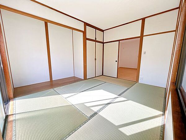 【リフォーム済】1階和室をお庭側からの撮影です、TVモジュラージャックも設置しております