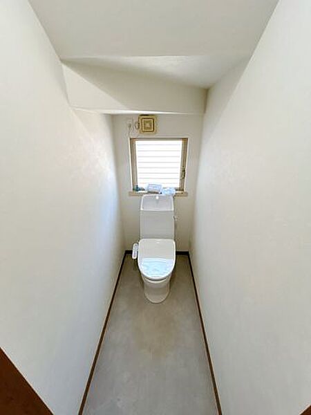 【リフォーム済み】1階2階のトイレを新品に交換いたしました。温水洗浄便座付も嬉しいですね。