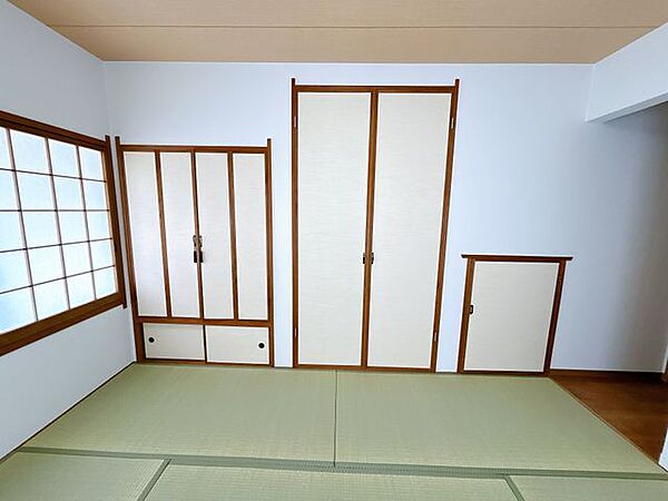【リフォーム済み】1階和室は収納もたくさんあっていいですね。