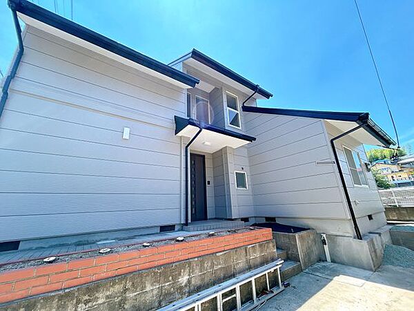 【リフォーム済み】外壁塗装、屋根の漆喰補修を行いました。居住後メンテナンスが不要なのは嬉しいですね。