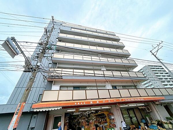 【リフォーム済】1階に八百屋さんがあります。野菜に困ったらすぐに買いに行けますね。