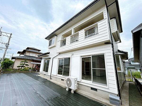 【リフォーム済み】南側から見た外観です。どの角度から見ても外壁塗装はばっちりです。