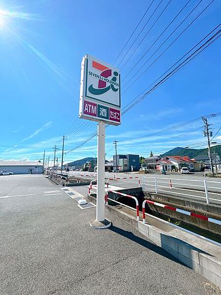 セブンイレブン熊本城山半田店 徒歩8分。 580m