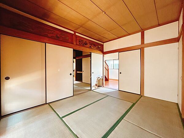 【同仕様写真】新しく設置するドアホンはカラーモニター付き。モニターで玄関にいらしたお客様を確認してから応対できます。留守中の来客も記録できるので防犯面でも安心ですね。
