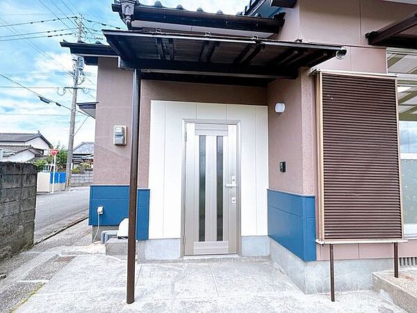 【リフォーム済】玄関ドア交換、照明器具交換、モニターホン設置を行いました。