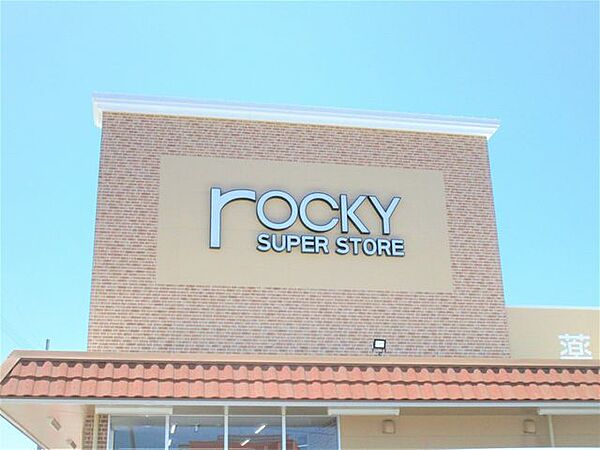 【周辺環境・スーパー】ロッキースーパーストア八代古閑中店様まで約500ｍ（車で約2分）です。日々のお買いものに欠かせないスーパーはお車ならそれほど遠くない距離。お車で行ける距離にスーパーがあるとお仕事