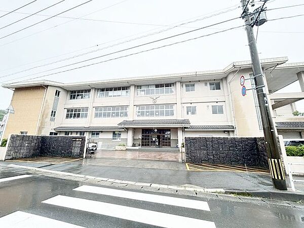 日田市立日隈小学校まで徒歩約8分。 590m