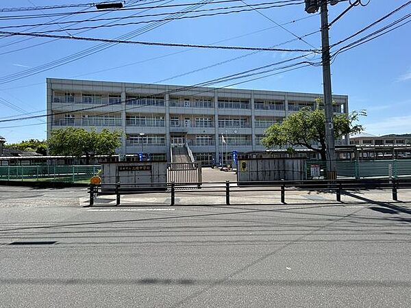 日田市立三隈中学校まで徒歩約8分。 640m