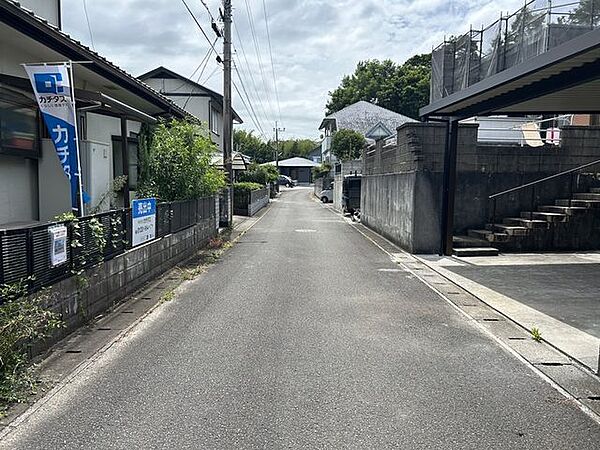 前面道路写真です。前面道路は約4.5ｍ幅員がございます。