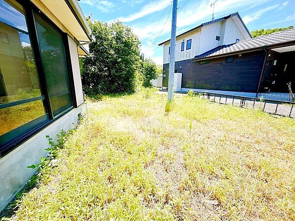 【リフォーム中10/4】南側庭です。除草、整地を行います。