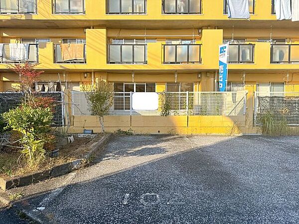 【駐車場】敷地内に駐車場1台有り。
