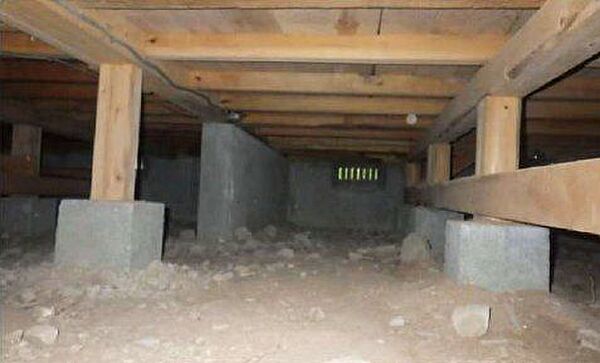 中古住宅の3大リスクである、雨漏り、主要構造部分の欠陥や腐食、給排水管の漏水や故障を2年間保証します。その前提で床下まで確認の上でリフォームし、シロアリの被害調査と防除工事も行いました。