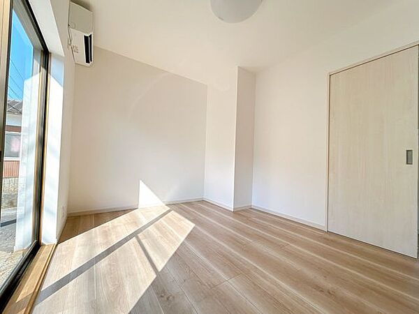 【リフォーム済】1階洋室写真です。和室から洋室に間取り変更いたしました。