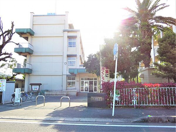 佐伯市立鶴岡 【周辺環境】鶴岡小学校まで約1.7km(徒歩約21分)です。 1700m