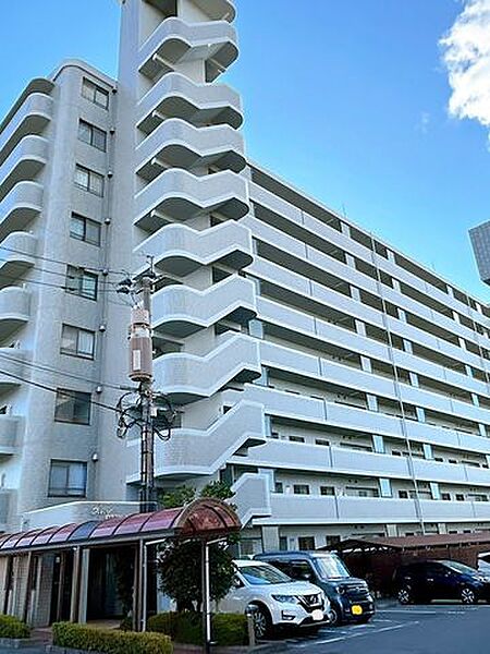 【外観】マンション外観の別アングルです。