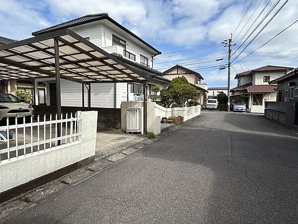 【前面道路】前面道路は幅員が約6ｍと広いので、運転が苦手な方でも安心して停めやすいですね。