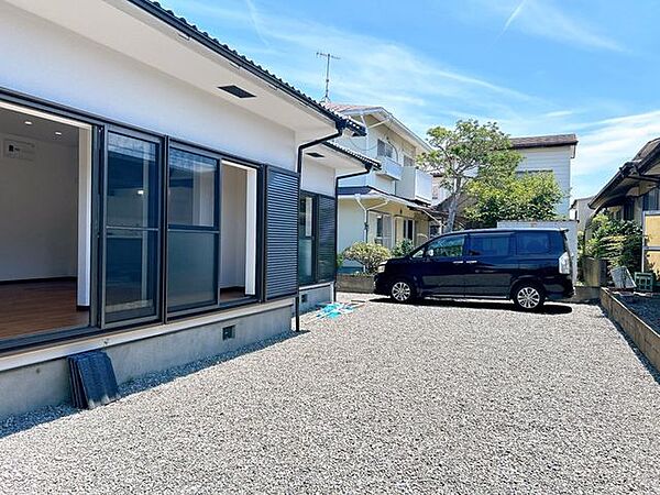 【リフォーム済】お庭写真です。剪定を行い、砕石敷きに仕上げました。