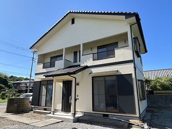 【リフォーム後】外観別アングルです。屋根。外壁の塗装工事を行いました。