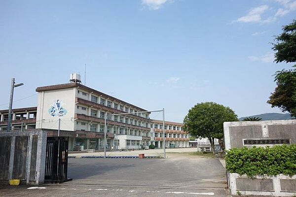 【周辺環境】戸次小学校まで約1500ｍです。（徒歩約25分）