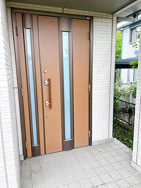 【8/17まで現況販売】玄関写真です。ハウスクリーニングを行いました。