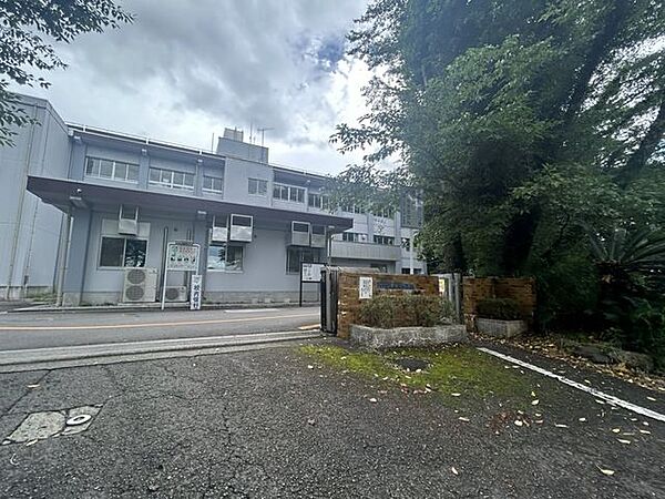 【周辺環境】大分市立森岡小学校まで徒歩12分。 910m