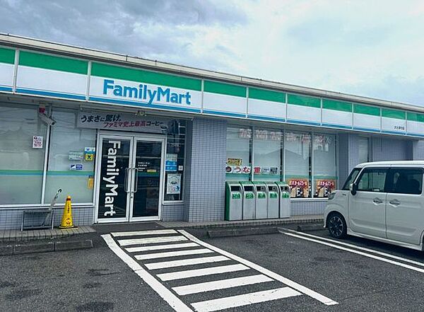 【周辺環境】ファミリーマート大分津守店まで徒歩7分。 490m