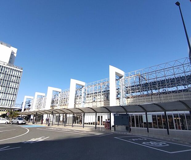 【周辺環境：駅】宮崎駅まで約2.2kmです。ショッピング施設も併設されているので買い物も便利です。