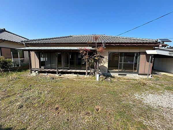 【リフォーム前】外観別角度の写真です。外壁塗装を行う予定です。