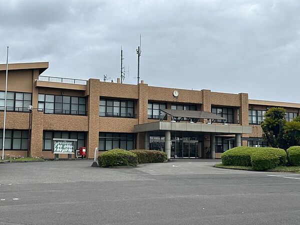 【周辺環境・役場】国富町役場まで約3600ｍ（車で約8分）です。各種証明書類などは、ここで取得できます。お引越しをされた際にはこちらでお手続きください。