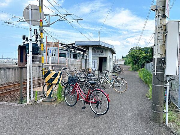 田吉駅(JR九州 日南線) 【周辺環境】JR日南線（JR宮崎空港線始発）田吉駅まで約1800ｍ（徒歩約23分、車で約5分）です。空港まで1駅分なのでお車がなくても楽ですね。徒歩で行けば駐車場料金もか…