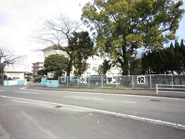 宮崎市立檍小学校まで約800ｍ徒歩約10分です。